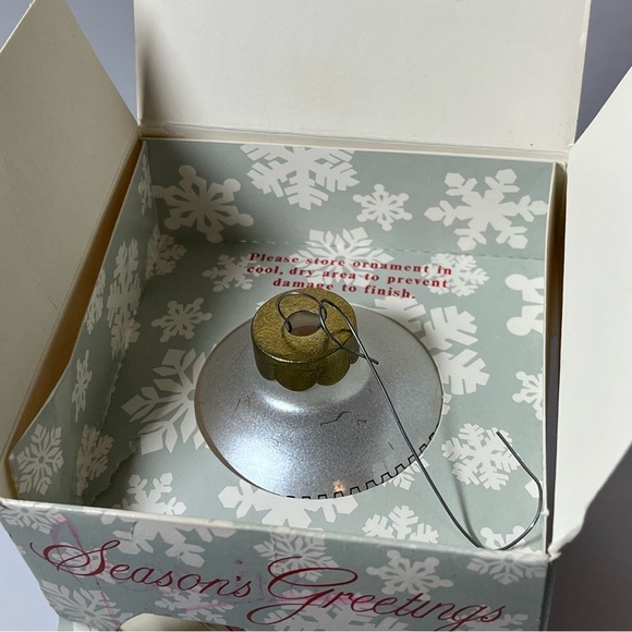 Stamp Design Season’s Greetings 1983 Collectors Edition Glass Ball Ornament USPS - Picture 3 of 13